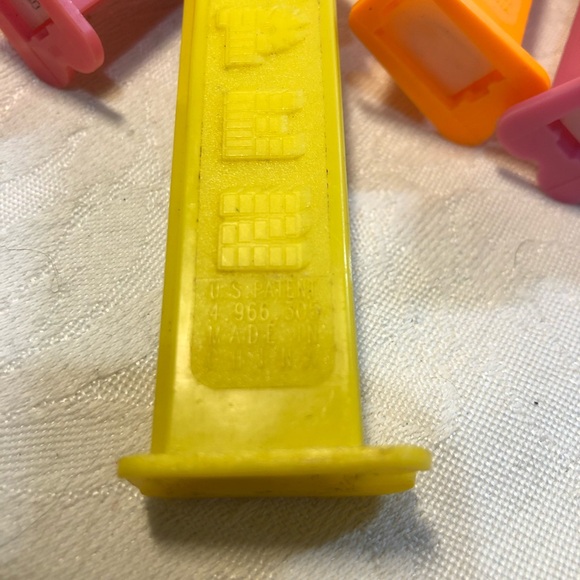 Lot of 7 Vintage Pez Dispensers Goofy, bunny, Mickey, Yoshi, Disney - Picture 12 of 13